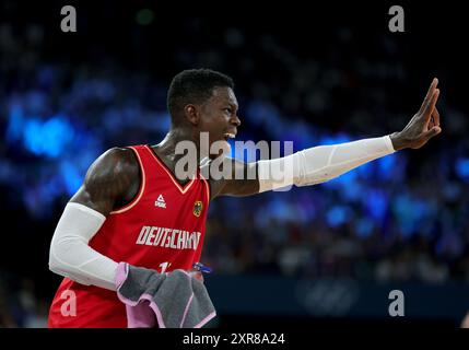 PARIGI, FRANCIA - 08 AGOSTO: Dennis Schröder della Germania durante la semifinale maschile di pallacanestro tra Francia e Germania il tredicesimo giorno dei Giochi Olimpici di Parigi 2024 alla Bercy Arena l'8 agosto 2024 a Parigi, Francia. © diebilderwelt / Alamy Stock Foto Stock