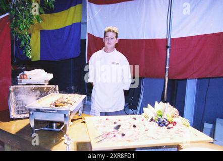 Buffet durante una visita alla fabbrica di macchine per tornio per la produzione e la manutenzione delle ruote dei treni, 00-09-2003, Whizgle Dutch News: Immagini storiche su misura per il futuro. Esplora il passato dei Paesi Bassi con prospettive moderne attraverso le immagini delle agenzie olandesi. Colmare gli eventi di ieri con gli approfondimenti di domani. Intraprendi un viaggio senza tempo con storie che plasmano il nostro futuro. Foto Stock