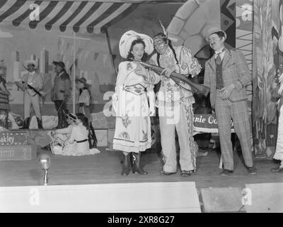 Corrente 13-1950: Operetta da circo estiva. "Annie prendi la tua pistola" si svolge in una tenda da circo a Sankthanshaugen. Foto: Sverre A. Børretzen / Aktuell / NTB ***la foto non viene elaborata*** il testo dell'immagine viene tradotto automaticamente. il testo dell'immagine viene tradotto automaticamente Foto Stock