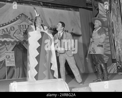 Corrente 13-1950: Operetta da circo estiva. "Annie prendi la tua pistola" si svolge in una tenda da circo a Sankthanshaugen. Foto: Sverre A. Børretzen / Aktuell / NTB ***la foto non viene elaborata*** il testo dell'immagine viene tradotto automaticamente. il testo dell'immagine viene tradotto automaticamente Foto Stock