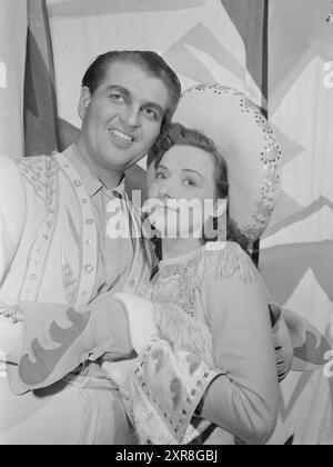 Corrente 13-1950: Operetta da circo estiva. "Annie prendi la tua pistola" si svolge in una tenda da circo a Sankthanshaugen. Foto: Sverre A. Børretzen / Aktuell / NTB ***la foto non viene elaborata*** il testo dell'immagine viene tradotto automaticamente. il testo dell'immagine viene tradotto automaticamente Foto Stock