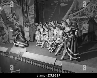 Corrente 13-1950: Operetta da circo estiva. "Annie prendi la tua pistola" si svolge in una tenda da circo a Sankthanshaugen. Foto: Sverre A. Børretzen / Aktuell / NTB ***la foto non viene elaborata*** il testo dell'immagine viene tradotto automaticamente. il testo dell'immagine viene tradotto automaticamente Foto Stock