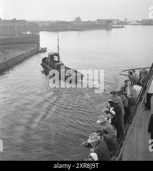 Attuale 14-15-1951: I turisti stanno arrivando. Dalla fine di maggio fino all'inizio dell'estate, la nuova e scintillante nave passeggeri di America Line "Oslofjord" è piena di turisti quando arriva nel paese. Foto: Sverre A. Børretzen / Aktuell / NTB ***la foto non viene elaborata*** il testo dell'immagine viene tradotto automaticamente. il testo dell'immagine viene tradotto automaticamente Foto Stock