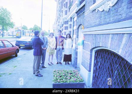 Festeggiando i 50 anni di Photo Press Agency, Photos de Boer ha Unito la sua immagine con la presentazione di Poppe de Boer, Parklaan 14, Haarlem, Parklaan, Paesi Bassi, 19-05-1995, Whizgle Dutch News: immagini storiche su misura per il futuro. Esplora il passato dei Paesi Bassi con prospettive moderne attraverso le immagini delle agenzie olandesi. Colmare gli eventi di ieri con gli approfondimenti di domani. Intraprendi un viaggio senza tempo con storie che plasmano il nostro futuro. Foto Stock