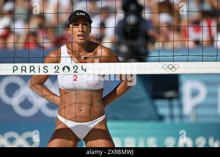 Parigi, Francia. 8 agosto 2024. Brandie Wilkerson del Canada, Beach volley, semifinale femminile tra Svizzera e Canada durante i Giochi Olimpici di Parigi 2024 l'8 agosto 2024 allo stadio Eiffel Tower di Parigi, Francia - foto Frederic Chambert/Panoramic/DPPI Media Credit: DPPI Media/Alamy Live News Foto Stock