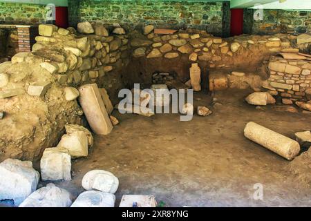 Il castello di Elbasan (albanese: Kalaja e Elbasanit) è una fortezza del XV secolo situata a Elbasan, in Albania. Foto Stock