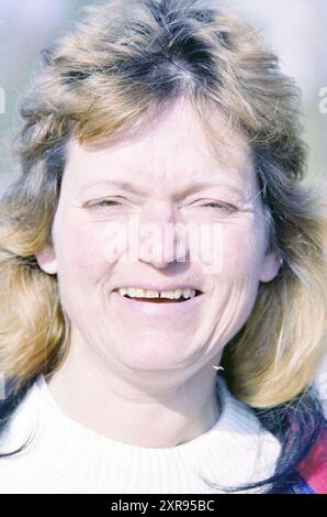 Ritratto di una donna, Whizgle Dutch News: Immagini storiche su misura per il futuro. Esplora il passato dei Paesi Bassi con prospettive moderne attraverso le immagini delle agenzie olandesi. Colmare gli eventi di ieri con gli approfondimenti di domani. Intraprendi un viaggio senza tempo con storie che plasmano il nostro futuro. Foto Stock