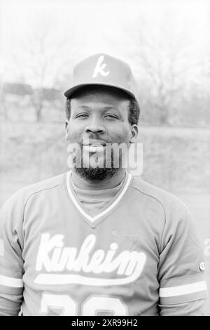 Bloemendaal team e capi, Baseball, Baseball Kinheim, 12-03-1988, Whizgle Dutch News: Immagini storiche su misura per il futuro. Esplora il passato dei Paesi Bassi con prospettive moderne attraverso le immagini delle agenzie olandesi. Colmare gli eventi di ieri con gli approfondimenti di domani. Intraprendi un viaggio senza tempo con storie che plasmano il nostro futuro. Foto Stock