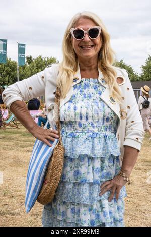 Presentatrice televisiva e radiofonica Vanessa Feltz, RHS Hampton Court Palace Garden Festival (The Hampton Court Flower Show), Regno Unito Foto Stock