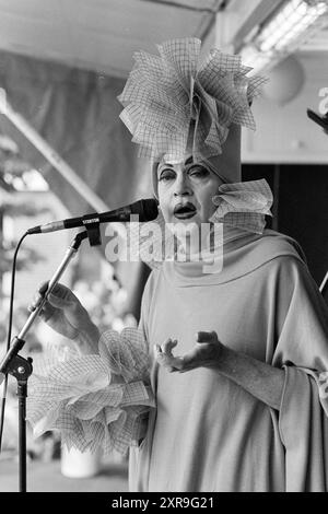 Sabato rosa a Haarlem, omosessuali, Haarlem, Nederland, 24-06-1989, Whizgle Dutch News: immagini storiche su misura per il futuro. Esplora il passato dei Paesi Bassi con prospettive moderne attraverso le immagini delle agenzie olandesi. Colmare gli eventi di ieri con gli approfondimenti di domani. Intraprendi un viaggio senza tempo con storie che plasmano il nostro futuro. Foto Stock