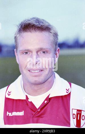 Calcio, uomo della partita, Haarlem, Paesi Bassi, 12-12-1998, Whizgle Dutch News: Immagini storiche su misura per il futuro. Esplora il passato dei Paesi Bassi con prospettive moderne attraverso le immagini delle agenzie olandesi. Colmare gli eventi di ieri con gli approfondimenti di domani. Intraprendi un viaggio senza tempo con storie che plasmano il nostro futuro. Foto Stock