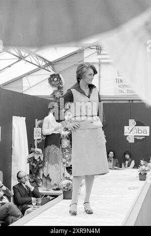 Sfilata di moda Liba Spring Fair, Spring Fair, 10-03-1977, Whizgle Dutch News: Immagini storiche su misura per il futuro. Esplora il passato dei Paesi Bassi con prospettive moderne attraverso le immagini delle agenzie olandesi. Colmare gli eventi di ieri con gli approfondimenti di domani. Intraprendi un viaggio senza tempo con storie che plasmano il nostro futuro. Foto Stock