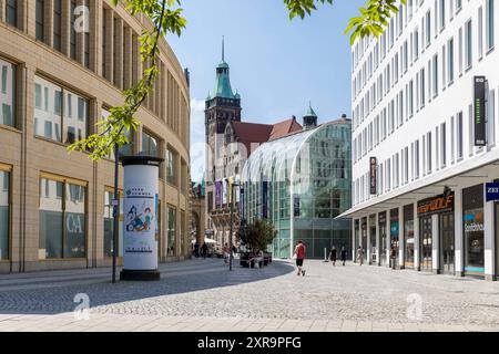 Einkaufszentrum Galerie Roter Turm und Neues Rathaus, Chemnitz, Sachsen, Deutschland *** Centro commerciale Galerie Roter Turm e nuovo Municipio, Chemnit Foto Stock