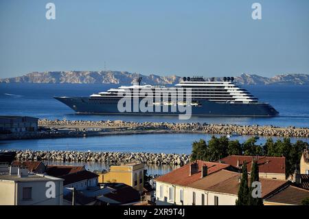 Marsiglia, Francia. 09 agosto 2024. La nave da crociera Ilma arriva al porto francese del Mediterraneo di Marsiglia. Credito: SOPA Images Limited/Alamy Live News Foto Stock