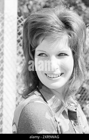 Models Loe-Loe, Models, 29-05-1971, Whizgle Dutch News: Immagini storiche su misura per il futuro. Esplora il passato dei Paesi Bassi con prospettive moderne attraverso le immagini delle agenzie olandesi. Colmare gli eventi di ieri con gli approfondimenti di domani. Intraprendi un viaggio senza tempo con storie che plasmano il nostro futuro. Foto Stock