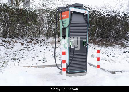 Stazione di ricarica Winter pfalzwerke EV, connettori di ricarica CC, sistema di ricarica combinato 2 stazione di ricarica rapida, energia alternativa, tecnologia automotore Foto Stock