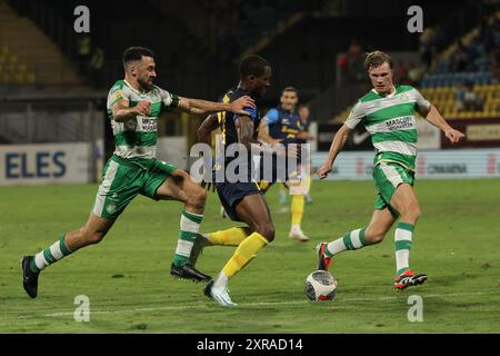 Celje, Slovenia. 8 agosto 2024. Edmilson de Paula Santos Filho (C) del Celje FC sfonda durante la prima partita del terzo turno di qualificazione per l'Europa League tra Celje FC e Shamrock Rovers a Celje, Slovenia, l'8 agosto 2024. Crediti: Zeljko Stevanic/Xinhua/Alamy Live News Foto Stock