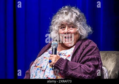 Edimburgo, Regno Unito. 09 agosto 2024 nella foto: Miriam Margolyes OBE. Al Fringe Festival di Edimburgo di quest'anno, la serie di interviste All Talk vede il presentatore ospite, Matthew Stadlen, che sta intervistando l'attrice anglo-australiana Miriam Margolyes OBE . Crediti: Rich Dyson/Alamy Live News Foto Stock