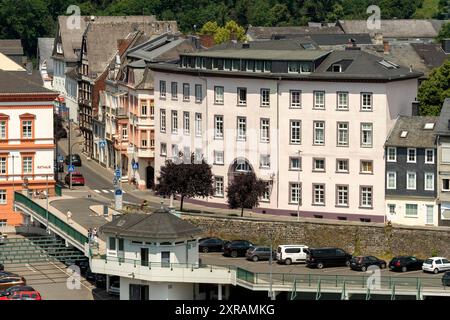 Weilburg, Fernblick auf ehem. Gesellschaftshaus Mauerstraße 13, ab 1816 erbaut Foto Stock