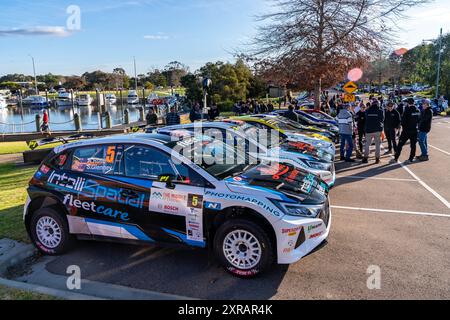 Heyfield, Victoria, Australia. 9 agosto 2024. Una flotta di auto parcheggiate al Porto di sale in vista dell'apertura ufficiale del Middle of Everywhere Gippsland Rally 2024. (Credit Image: © James Forrester/ZUMA Press Wire) SOLO PER USO EDITORIALE! Non per USO commerciale! Foto Stock