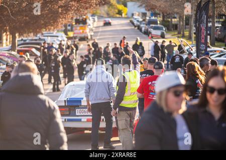 Heyfield, Victoria, Australia. 9 agosto 2024. La folla arriva per la fiera automobilistica prima dell'apertura ufficiale del Middle of Everywhere Gippsland Rally 2024. (Credit Image: © James Forrester/ZUMA Press Wire) SOLO PER USO EDITORIALE! Non per USO commerciale! Foto Stock