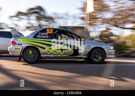 Heyfield, Victoria, Australia. 9 agosto 2024. RIAN CALDER & ANDREW MURDOCH (52) entrando nel porto di sale prima dell'apertura ufficiale del Middle of Everywhere Gippsland Rally 2024. (Credit Image: © James Forrester/ZUMA Press Wire) SOLO PER USO EDITORIALE! Non per USO commerciale! Foto Stock