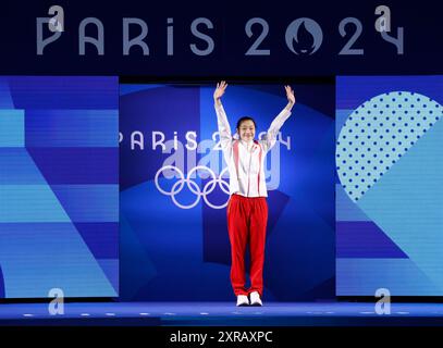 Parigi, Francia. 09 agosto 2024. (240809) -- SAINT-DENIS, 9 agosto 2024 (Xinhua) -- Chang Yani della Cina reagisce prima della finale di trampolino di 3 m femminile di immersioni ai Giochi Olimpici di Parigi 2024 a Saint-Denis, Francia, 9 agosto 2024. (Xinhua/Zhang Yuwei) credito: Xinhua/Alamy Live News Foto Stock