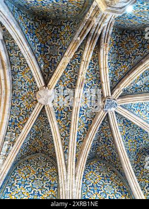 Interno della cattedrale di Faro, cattedrale se a Faro, Algarve in Portogallo. Con pareti finemente decorate con piastrelle azulejos. Foto Stock