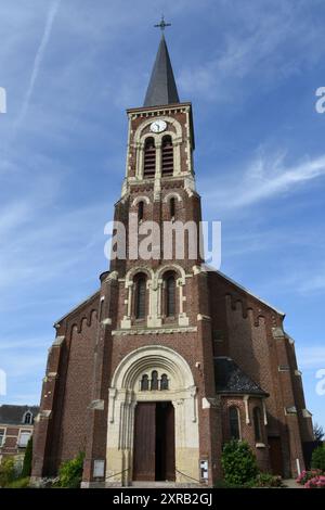 Les Lignysiens disposent d'un lieu de culte catholique: L'église Saint-Martin. Cette église dépend du « relais des cinq clochers » de la paroisse « S. Foto Stock