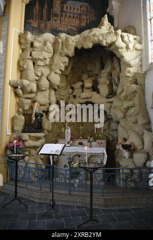 Les Lignysiens disposent d'un lieu de culte catholique: L'église Saint-Martin. Cette église dépend du « relais des cinq clochers » de la paroisse « S. Foto Stock