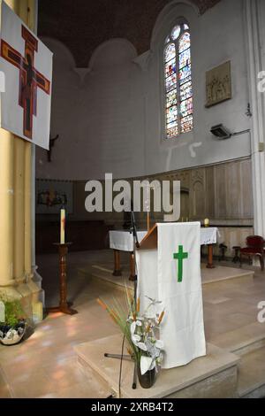 Les Lignysiens disposent d'un lieu de culte catholique: L'église Saint-Martin. Cette église dépend du « relais des cinq clochers » de la paroisse « S. Foto Stock