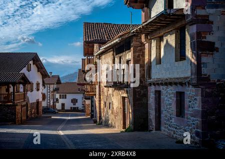 Strade di Amaiur, Navarra, Spagna. Ottobre 2021 Foto Stock