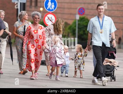 Odense, Danimarca. 09 agosto 2024. Viktor Axelsen, medaglia d'oro al badminton, è onorata al municipio di Odense, venerdì 9 agosto 2024. Viktor Axelsen ha vinto l'oro nel badminton maschile alle Olimpiadi di Parigi. (Foto: Claus Fisker/Ritzau Scanpix) credito: Ritzau/Alamy Live News Foto Stock