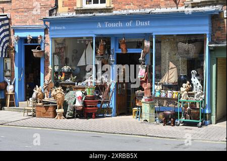 A Touch of Dust un negozio di antiquariato a Shipston on Stour, Warwickshire Foto Stock