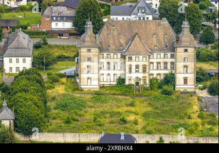 Luftbild, ehemalige Deutschordenskommende Mülheim Schloss, Sichtigvor, Warstein, Sauerland, Nordrhein-Westfalen, Deutschland ACHTUNGxMINDESTHONORARx60xEURO *** Vista aerea, ex castello Deutschordenskommende Mülheim, Sichtigvor, Warstein, Sauerland, Renania settentrionale-Vestfalia, Germania ACHTUNGxMINDESTHONORARx60xEURO Foto Stock