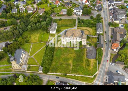 Luftbild, ehemalige Deutschordenskommende Mülheim Schloss, kath. Kirche St. Margaretha, Sichtigvor, Warstein, Sauerland, Nordrhein-Westfalen, Deutschland ACHTUNGxMINDESTHONORARx60xEURO *** Vista aerea, ex castello Deutschordenskommende Mülheim, chiesa cattolica di St Margaretha, Sichtigvor, Warstein, Sauerland, Renania settentrionale-Vestfalia, Germania ATTENTIONxMINDESTHONORARx60xEURO Foto Stock