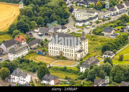 Luftbild, ehemalige Deutschordenskommende Mülheim Schloss, Sichtigvor, Warstein, Sauerland, Nordrhein-Westfalen, Deutschland ACHTUNGxMINDESTHONORARx60xEURO *** Vista aerea, ex castello Deutschordenskommende Mülheim, Sichtigvor, Warstein, Sauerland, Renania settentrionale-Vestfalia, Germania ACHTUNGxMINDESTHONORARx60xEURO Foto Stock