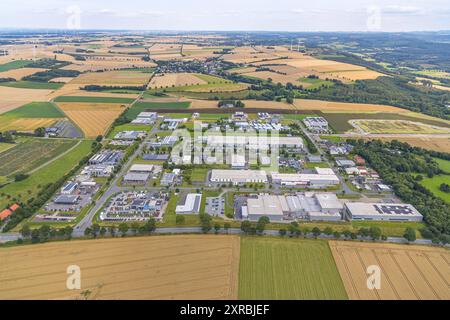 Luftbild, Industriepark Gewerbegebiet-Nord, Wiesen und Felder mit Windräder Windpark, Belecke, Warstein, Sauerland, Nordrhein-Westfalen, Deutschland ACHTUNGxMINDESTHONORARx60xEURO *** Vista aerea, zona industriale nord, prati e campi con turbine eoliche, Belecke, Warstein, Sauerland, Renania settentrionale-Vestfalia, Germania ATTENTIONxMINDESTHONORARx60xEURO Foto Stock