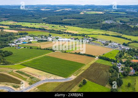 Luftbild, Gewerbegebiet Wiebusch mit Waldgebiet und Fernsicht, Belecke, Warstein, Sauerland, Nordrhein-Westfalen, Deutschland ACHTUNGxMINDESTHONORARx60xEURO *** Vista aerea, Wiebusch Industrial estate con area boschiva e vista distante, Belecke, Warstein, Sauerland, Renania settentrionale-Vestfalia, Germania ATTENTIONxMINDESTHONORARx60xEURO Foto Stock