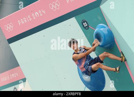 Le Bourget, Francia. 9 agosto 2024. Anraku Sorato del Giappone gareggia durante la finale maschile di arrampicata sportiva ai Giochi Olimpici di Parigi 2024 a le Bourget Climbing Venue, vicino Parigi, Francia, 9 agosto 2024. Crediti: Gao Jing/Xinhua/Alamy Live News Foto Stock