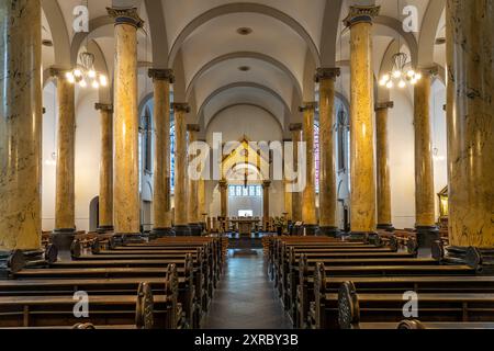 Interno della Chiesa cattolica di San Dionisio, Krefeld, Renania settentrionale-Vestfalia, Germania, Europa Foto Stock