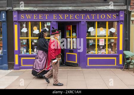 Inghilterra, Kent, Rochester, Dickens Festival, persone vestite in costume dell'era vittoriana all'Annual Dickens Festival Foto Stock