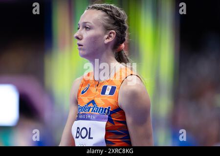 Parigi, Francia, 8 agosto 2024. Femke Bol, Paesi Bassi, guarda la finale di 400 m ostacoli femminile durante i Giochi Olimpici di Athletics Paris 2024 allo Stade de France l'8 agosto 2024 a Parigi, Francia. Crediti: Pete Dovgan/Speed Media/Alamy Live News Foto Stock