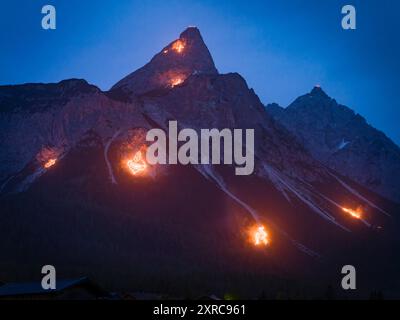 Tirolo Zugspitz Arena, falò di mezza estate, Tirolo, Austria Foto Stock