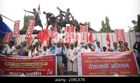 Patna, India. 09 agosto 2024. PATNA, INDIA - 9 AGOSTO: I membri dell'AICCTU manifestano a sostegno di varie richieste in occasione di August Kranti Diwas fuori Shaheed Smarak il 9 agosto 2024 a Patna, India. (Foto di Santosh Kumar/Hindustan Times/Sipa USA) credito: SIPA USA/Alamy Live News Foto Stock