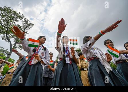 Nuova Delhi, India. 09 agosto 2024. NUOVA DELHI, INDIA - 9 AGOSTO: Gli studenti delle scuole partecipano alla campagna Har Ghar Tiranga in vista del giorno dell'indipendenza a Gandhi Darshan il 9 agosto 2024 a nuova Delhi, India. (Foto di Raj K Raj/Hindustan Times/Sipa USA) credito: SIPA USA/Alamy Live News Foto Stock