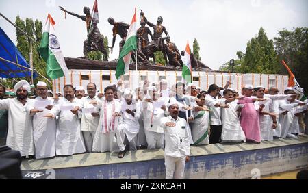 Patna, India. 09 agosto 2024. PATNA, INDIA - 9 AGOSTO: I membri del Congresso prestano giuramento in occasione di August Kranti Diwas fuori Shaheed Smarak il 9 agosto 2024 a Patna, India. (Foto di Santosh Kumar/Hindustan Times/Sipa USA) credito: SIPA USA/Alamy Live News Foto Stock