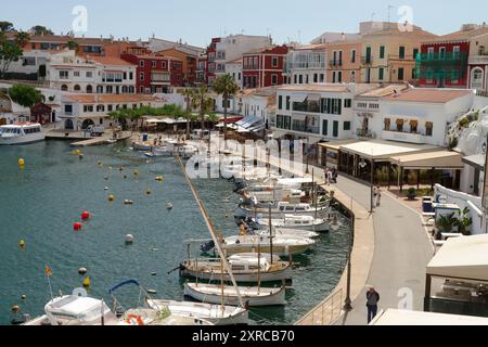 Porto di Cales Fonts a es Castell, Minorca, Mar Mediterraneo, Isole Baleari, Isole Baleari, Isole Baleari, Spagna Foto Stock