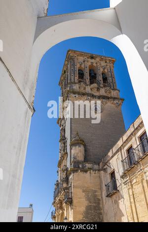 Arcos de la Frontera, Provincia di Siviglia, Andalusia, Spagna. Campanile della Chiesa di San Pietro in Arcos de la Frontera. Foto Stock