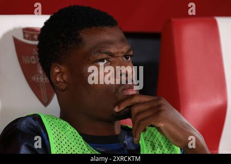 Monza, Italia. 7 agosto 2024. Denzel Dumfries dell'FC Internazionale reagisce mentre guarda dalla panchina prima di dare il via alla partita amichevole pre-stagione allo U-Power Stadium di Monza. Il credito per immagini dovrebbe essere: Jonathan Moscrop/Sportimage Credit: Sportimage Ltd/Alamy Live News Foto Stock